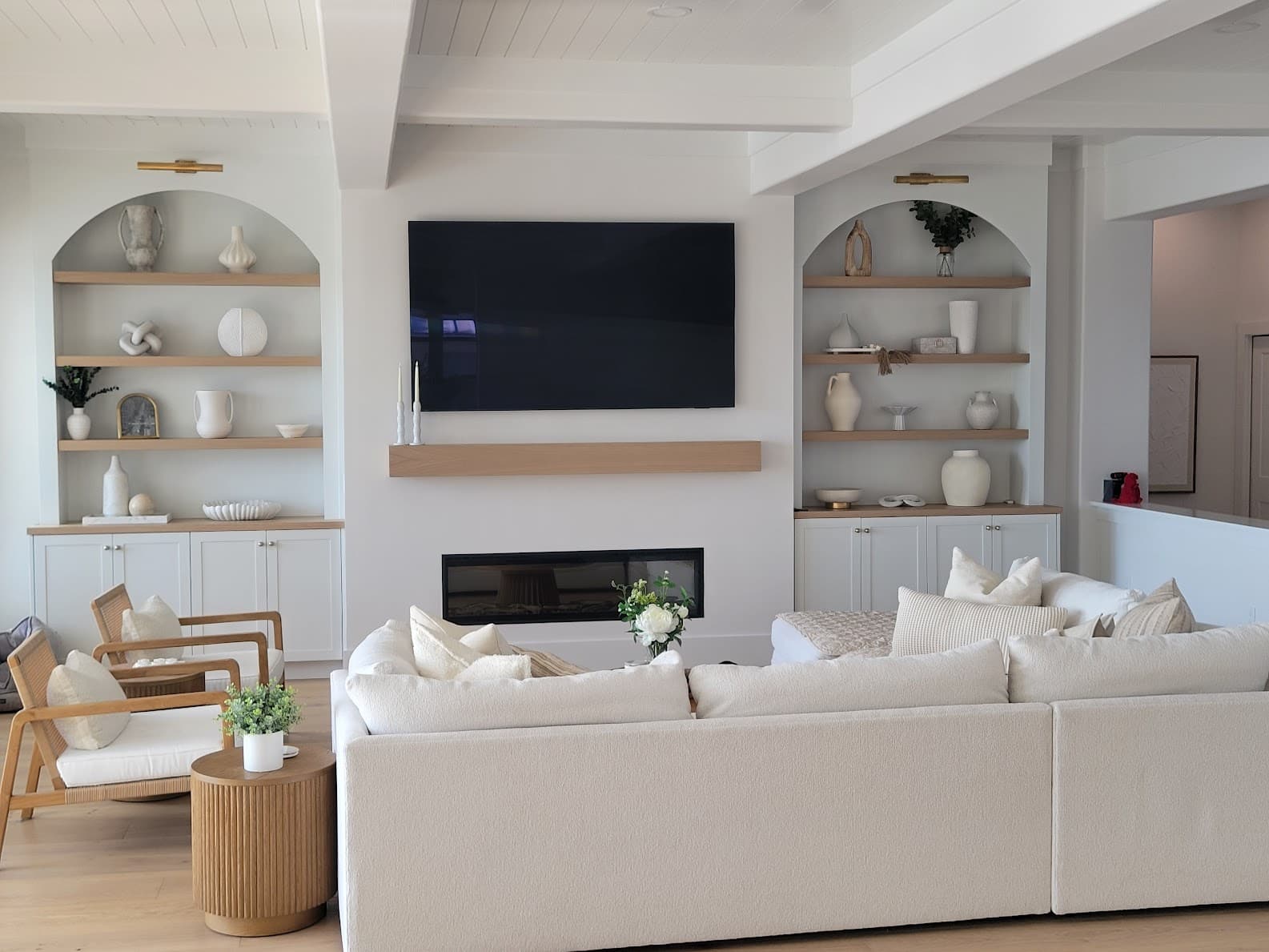A custom entertainment system in sarasota Florida - Cabinetry by Wettach